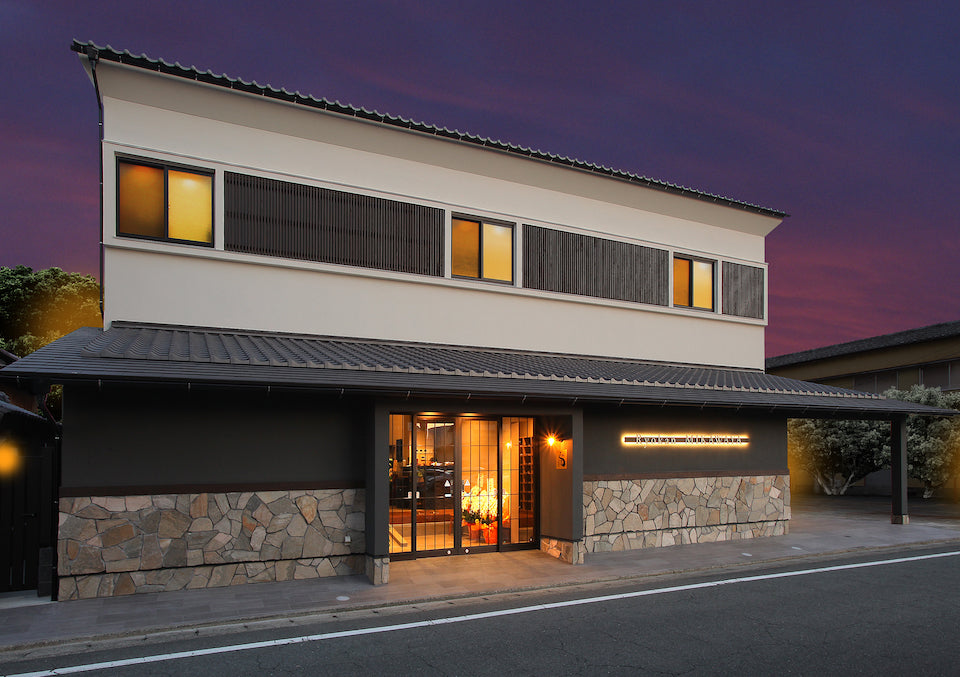 料亭・旅館三川屋にマットレスとアイランド型ソファを納品