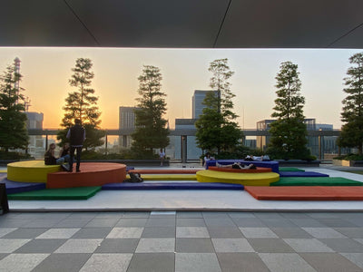 商業施設屋上の記念モニュメントを納品