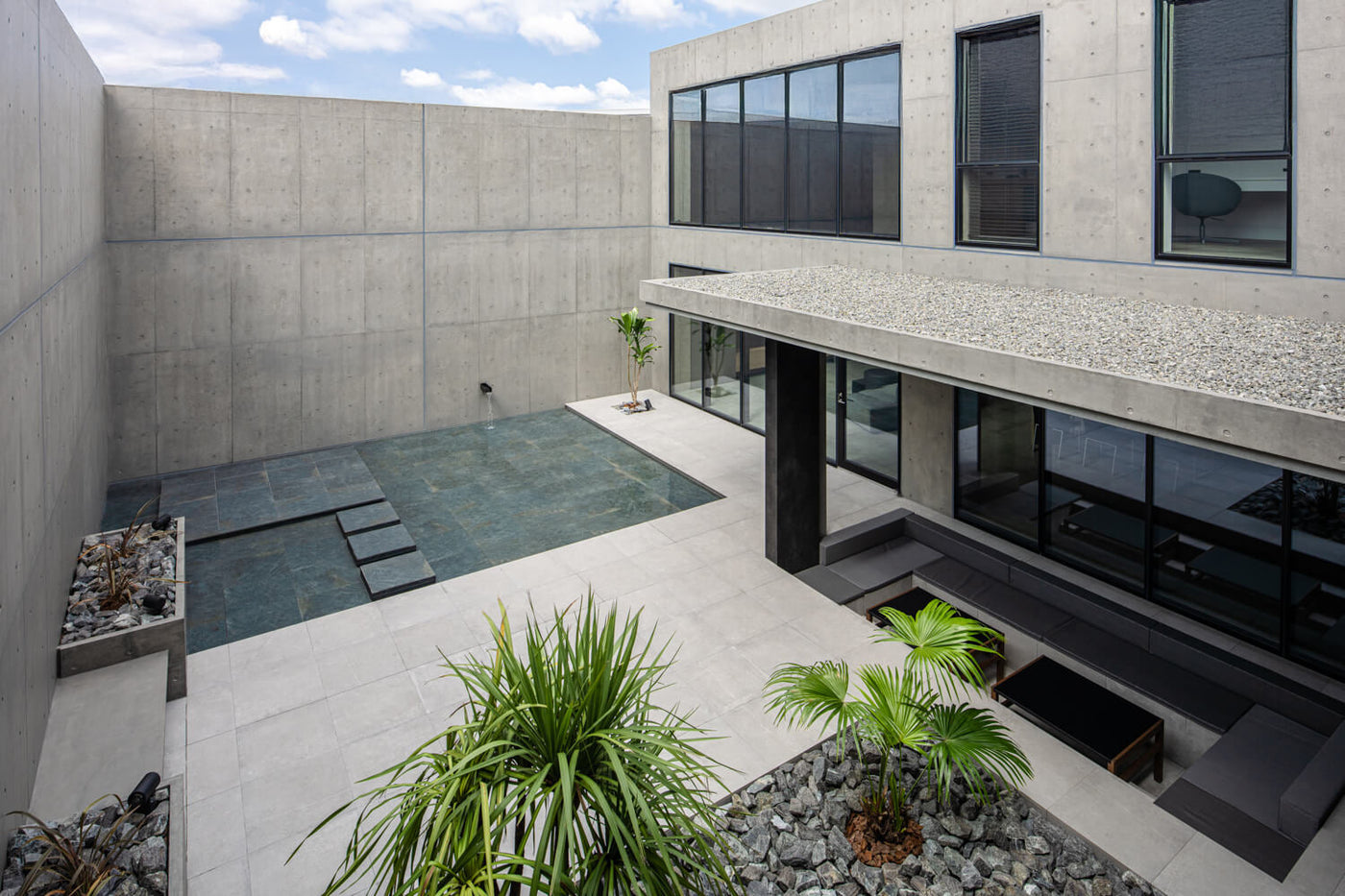 個人住宅 | 特注のガーデンクッションを納品