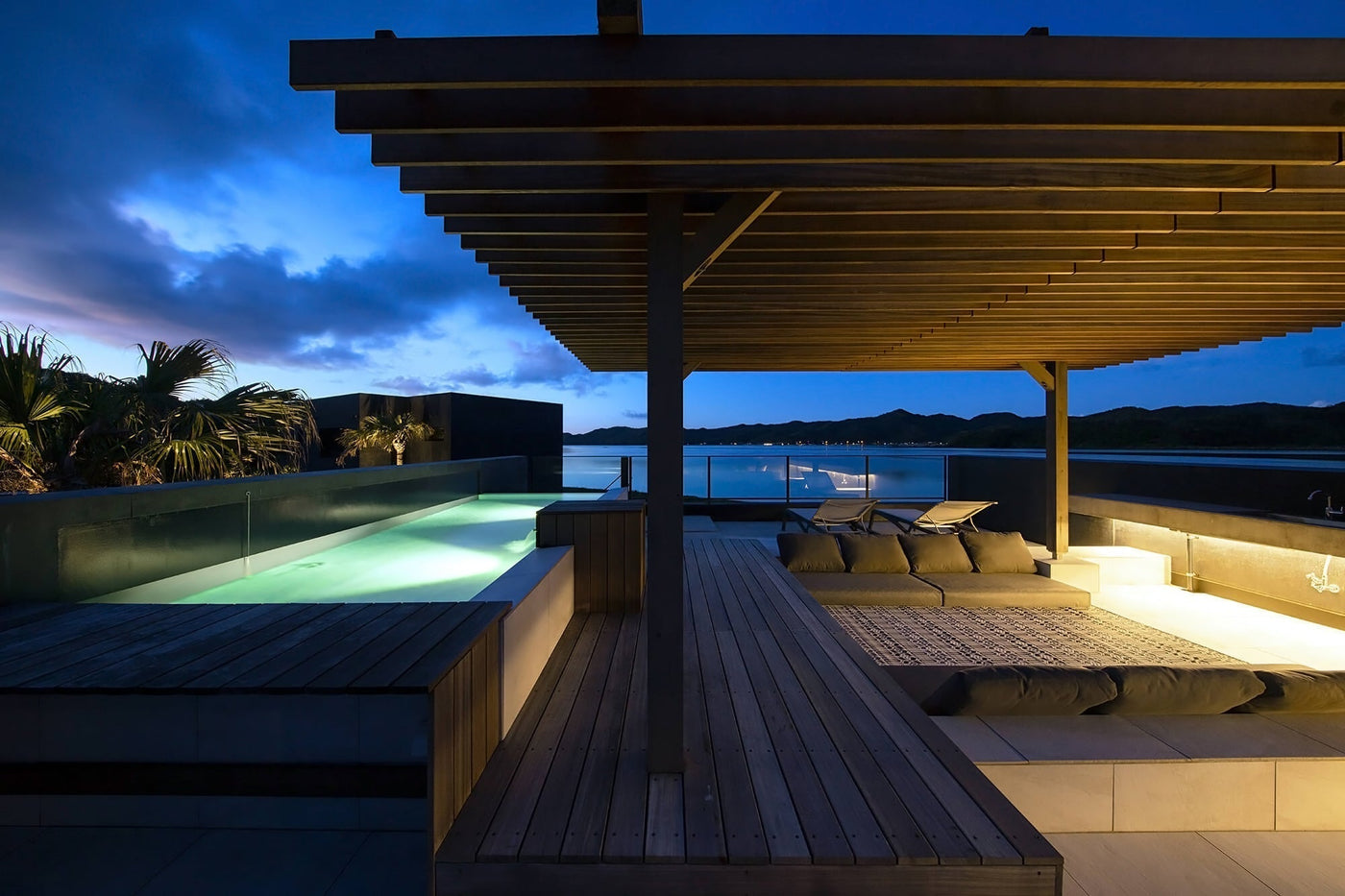 奄美市 プライベートヴィラ| 特注のテラスクッションを納品