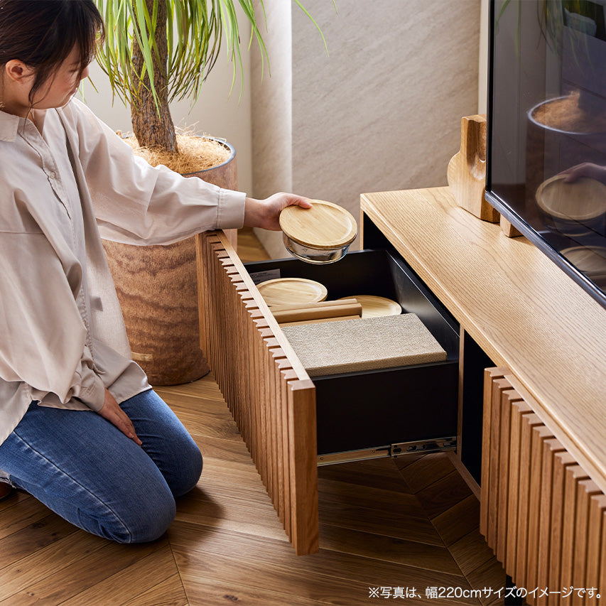 テレビボード 幅180cm LUKEII / ルーク2 大川家具 モーブル ｜贅沢に施された職人技術の縦格子