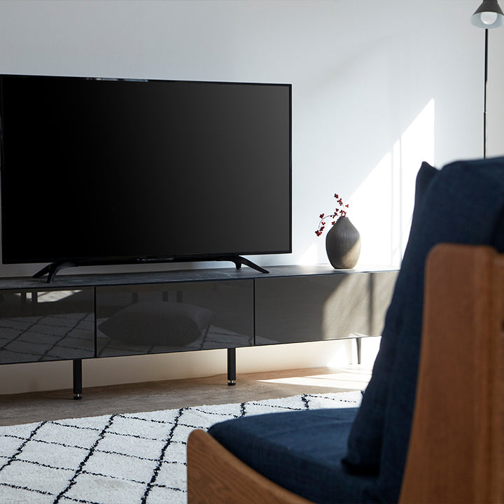 大川家具｜モーブル テレビ台 幅180cm｜大理石調×ガラス - 扉を閉めた
