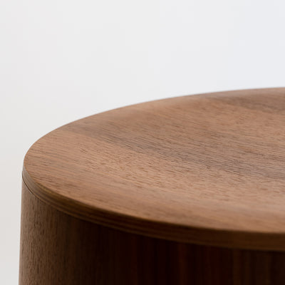 IKASAS イカサ チェア 椅子 腰掛け スタッキング 天然木 木製 完成品 44cm シンプル コンパクト オーク ウォルナット SWALLOW STOOL スワロー スツール